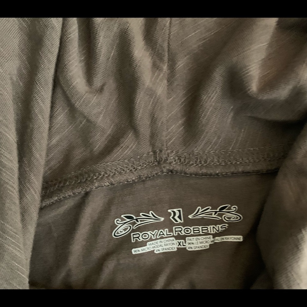 Royal Robbins soft cowl next top, button detail on sleeves. XL, NWOT